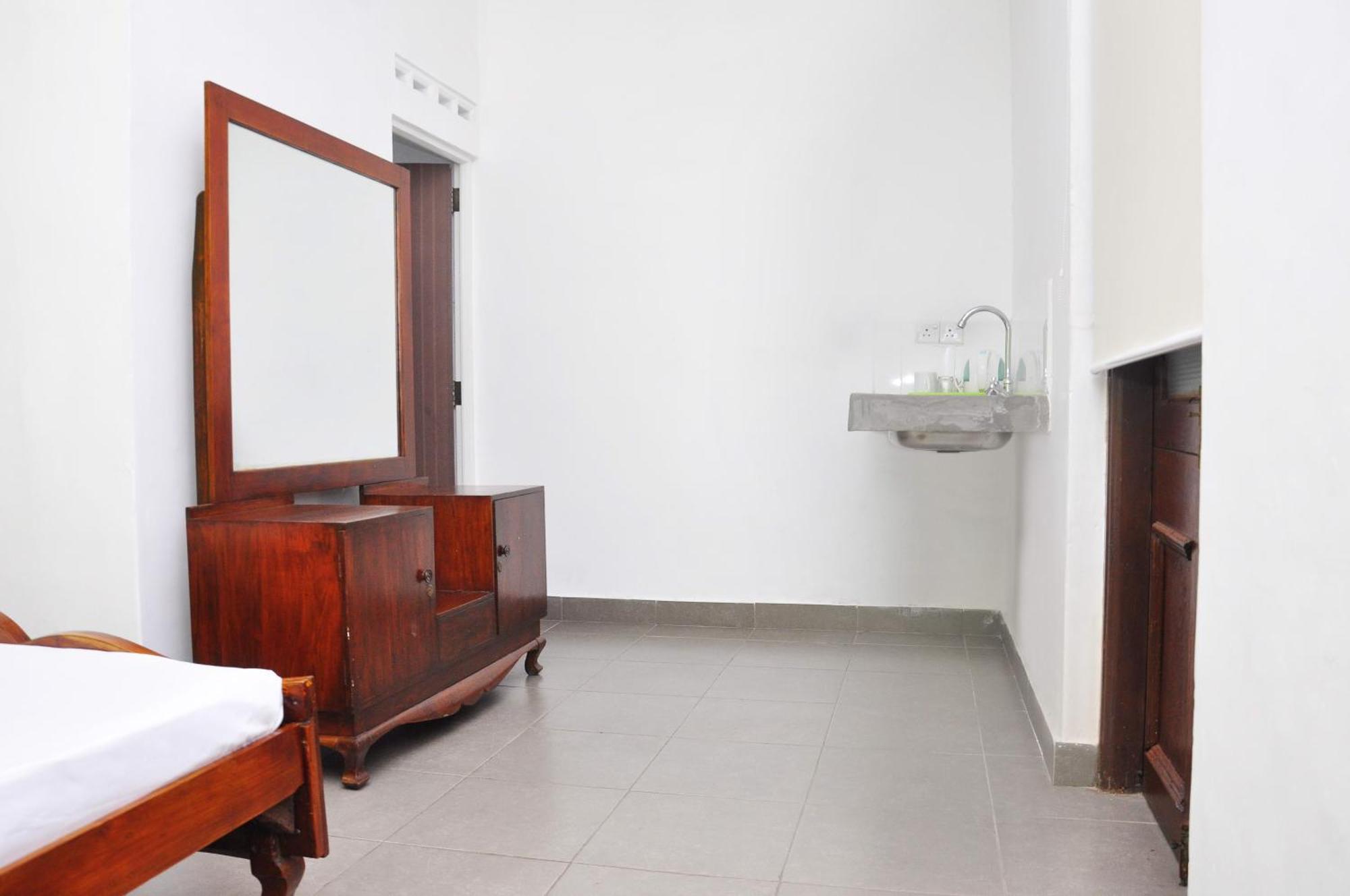 Sea View Hotel Kolombo Bagian luar foto