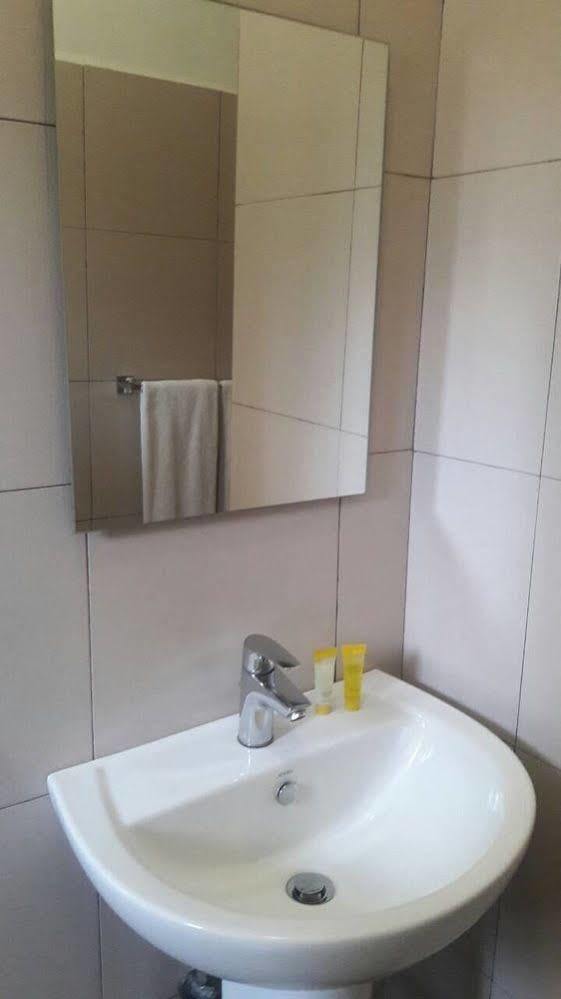 Sea View Hotel Kolombo Bagian luar foto