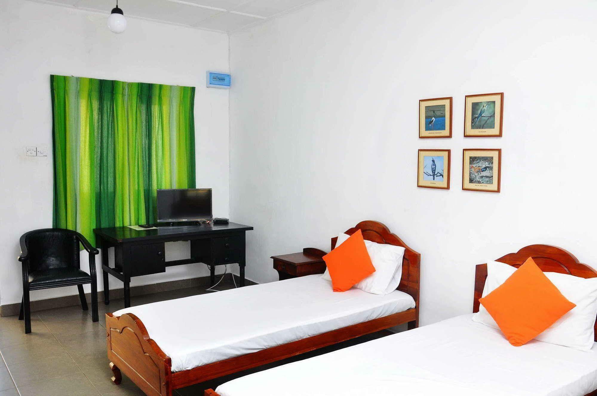 Sea View Hotel Kolombo Bagian luar foto