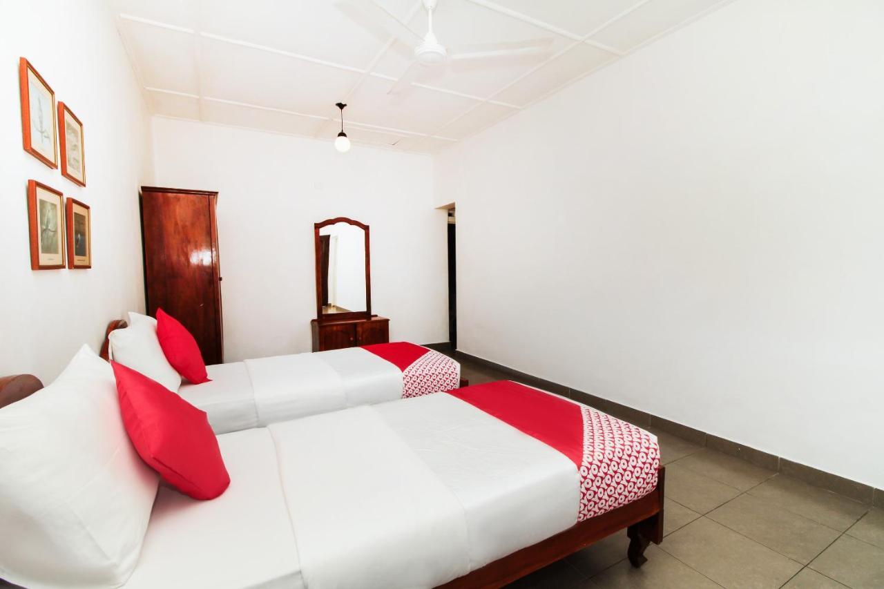 Sea View Hotel Kolombo Bagian luar foto